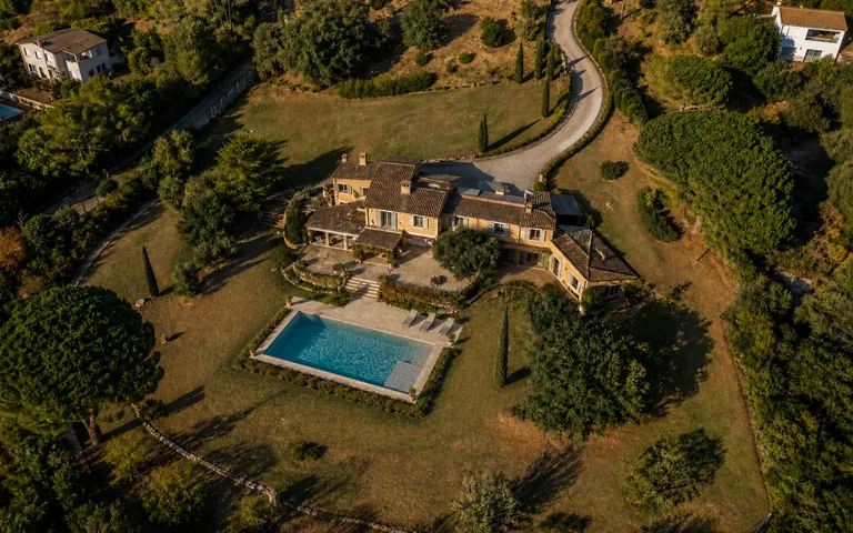 Projection d’une piscine dans le jardin de l’exemple 2