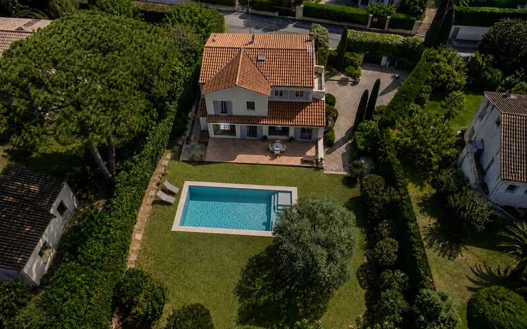Projection d’une piscine dans le jardin de l’exemple 3