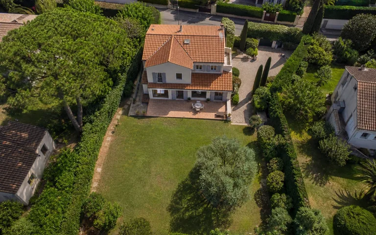 Vue aérienne d’une propriété détectée à Bordeaux